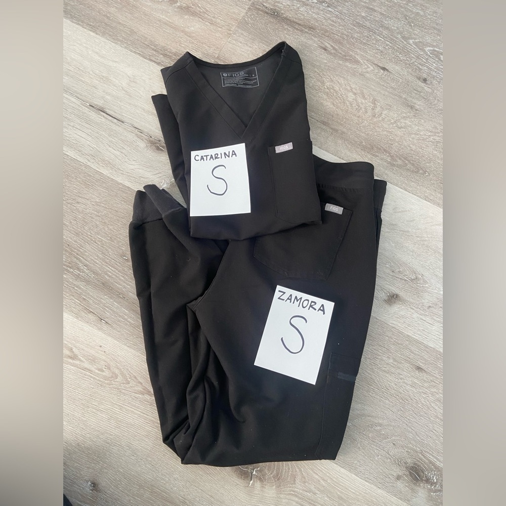 FIGS Small Scrubs (Black)